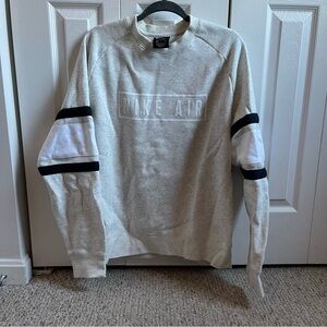 Men’s Nike air crewneck size large